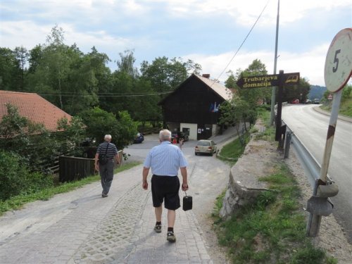 Pot nas je vodila na Trubarjevo domačijo